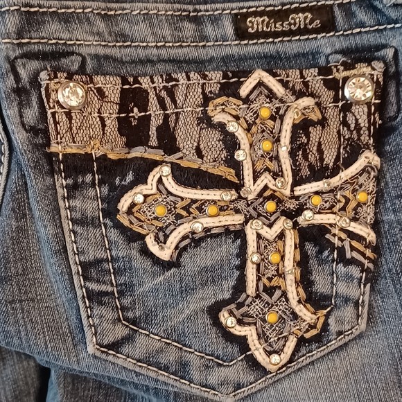 Miss Me Jeans, Size 29, Mid-Rise, Boot Cut, 30W x 28L, Bedazzled, Distressed - Picture 10 of 13